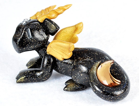 golden_moon_by_howmanydragons